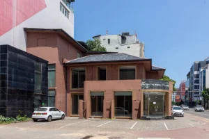 Commercial establishment